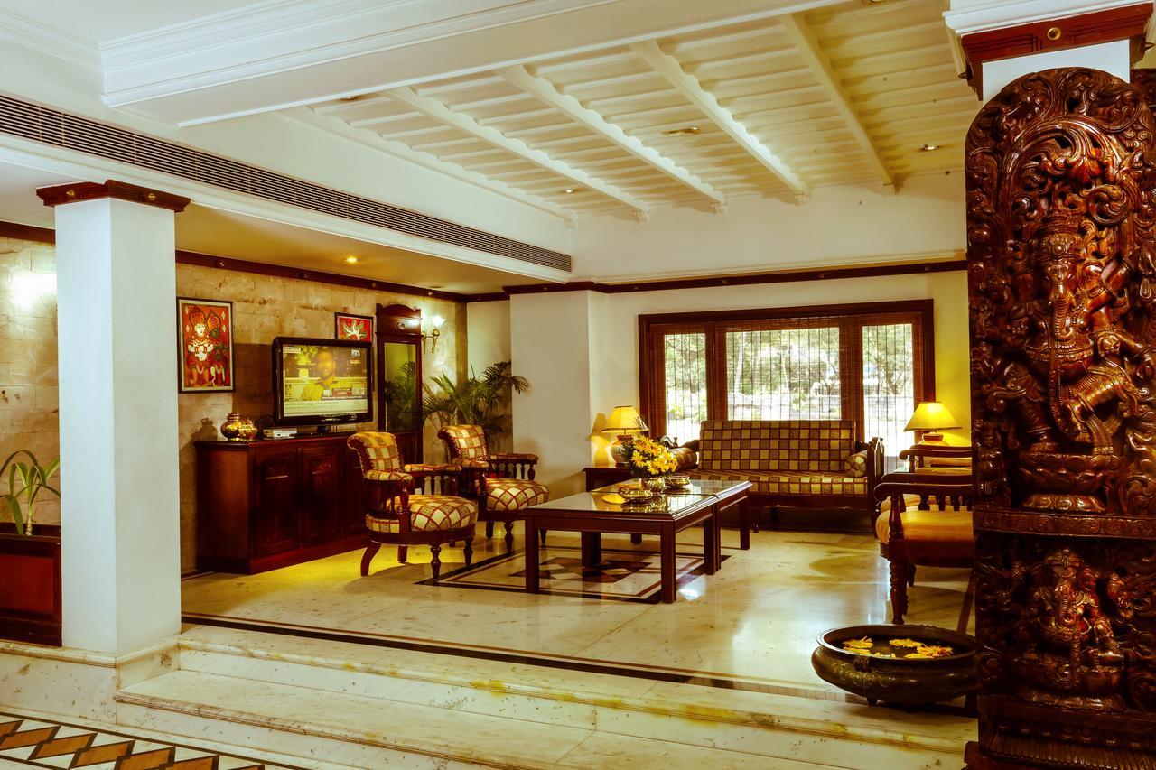 Krishna Inn Guruvāyūr Buitenkant foto