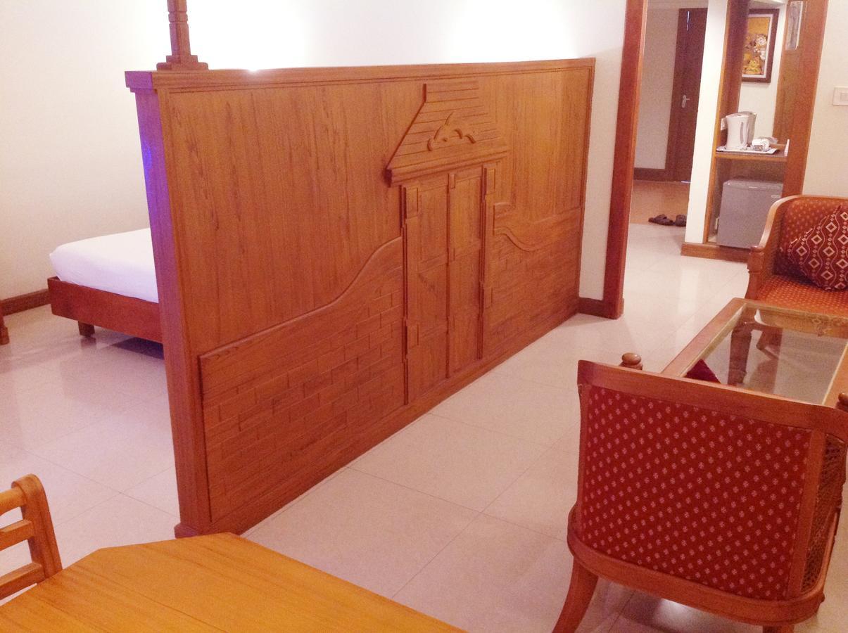 Krishna Inn Guruvāyūr Buitenkant foto