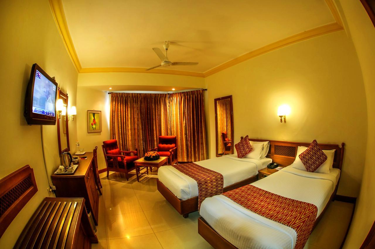 Krishna Inn Guruvāyūr Buitenkant foto
