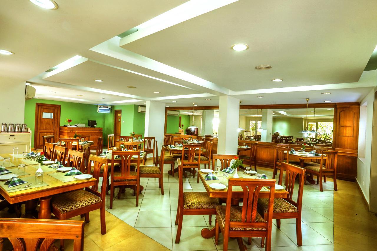 Krishna Inn Guruvāyūr Buitenkant foto